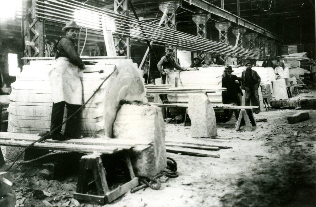 Men from the Stanstead Granite Quarries Co. (now Rock of Ages Canada) working on columns for the Sun Life Building in 1914. 